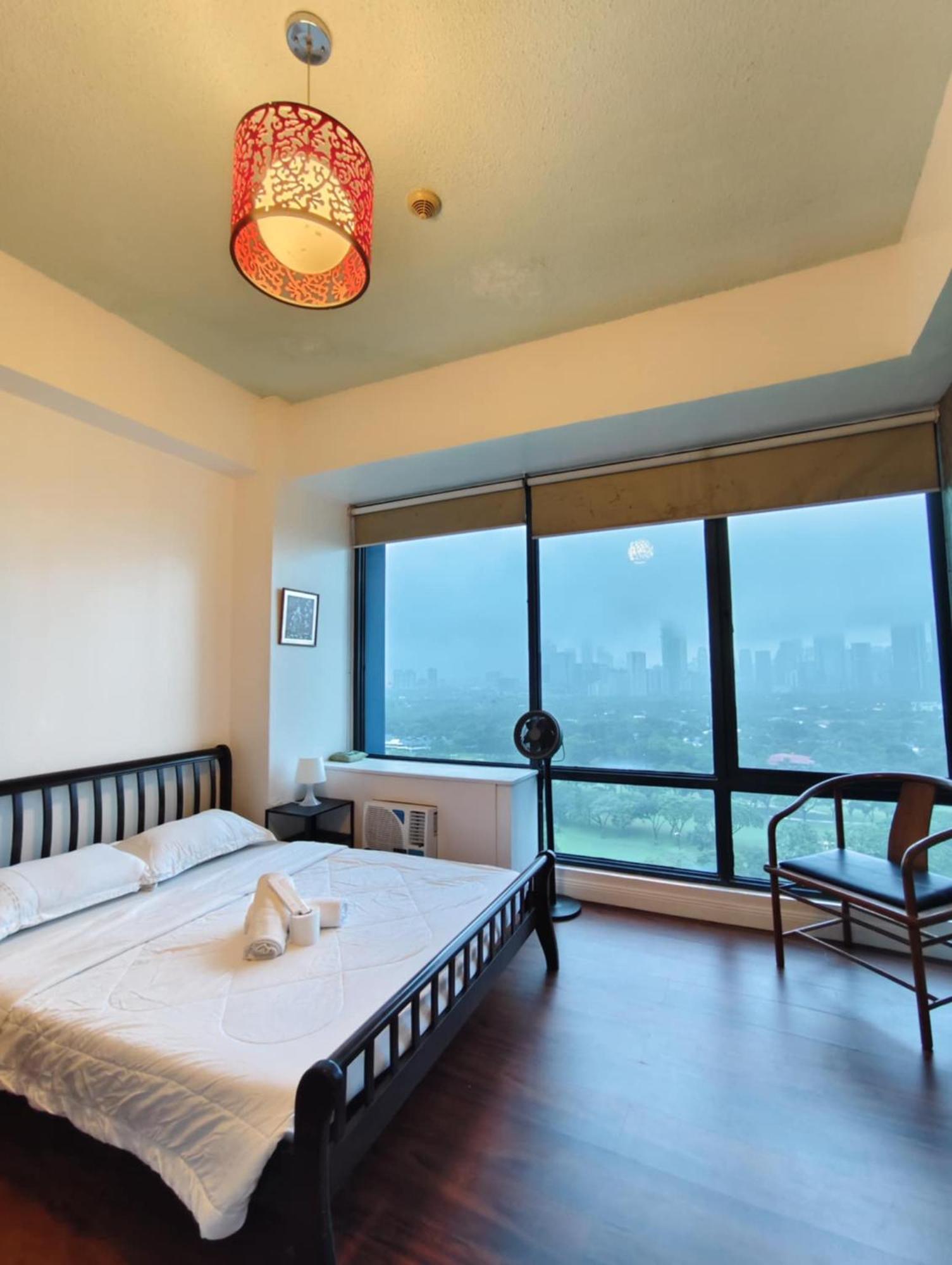 Bellagio One Bedrroom Bgc Burgos Circle By Christine Suites Ph Taguig Exterior foto