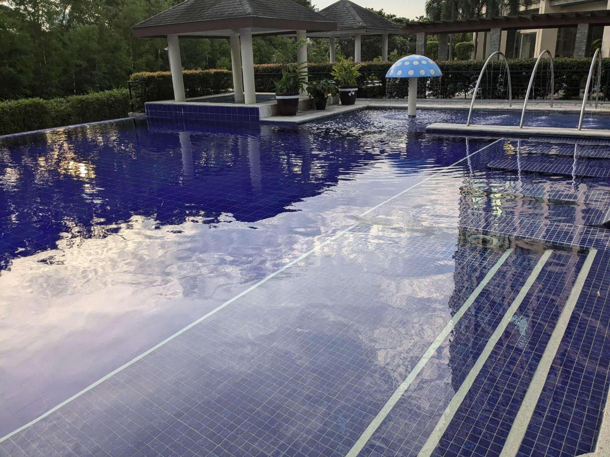 Bellagio One Bedrroom Bgc Burgos Circle By Christine Suites Ph Taguig Exterior foto